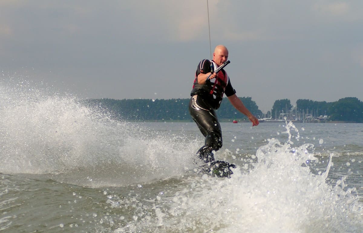 8 Tips on Choosing a Safe Wakeboard
