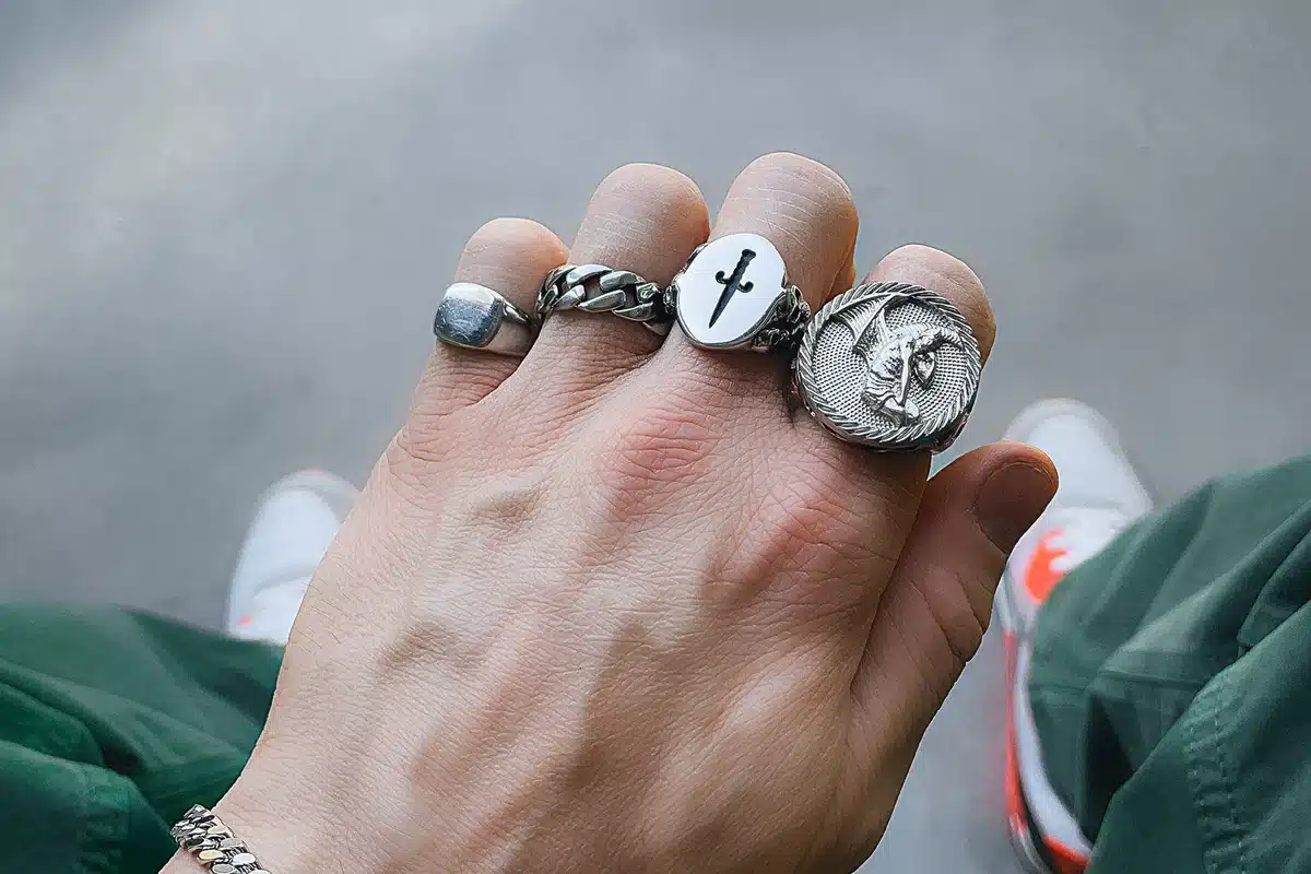 The Rise of Men’s Rings Among Younger Generations: A Bold Fashion Statement